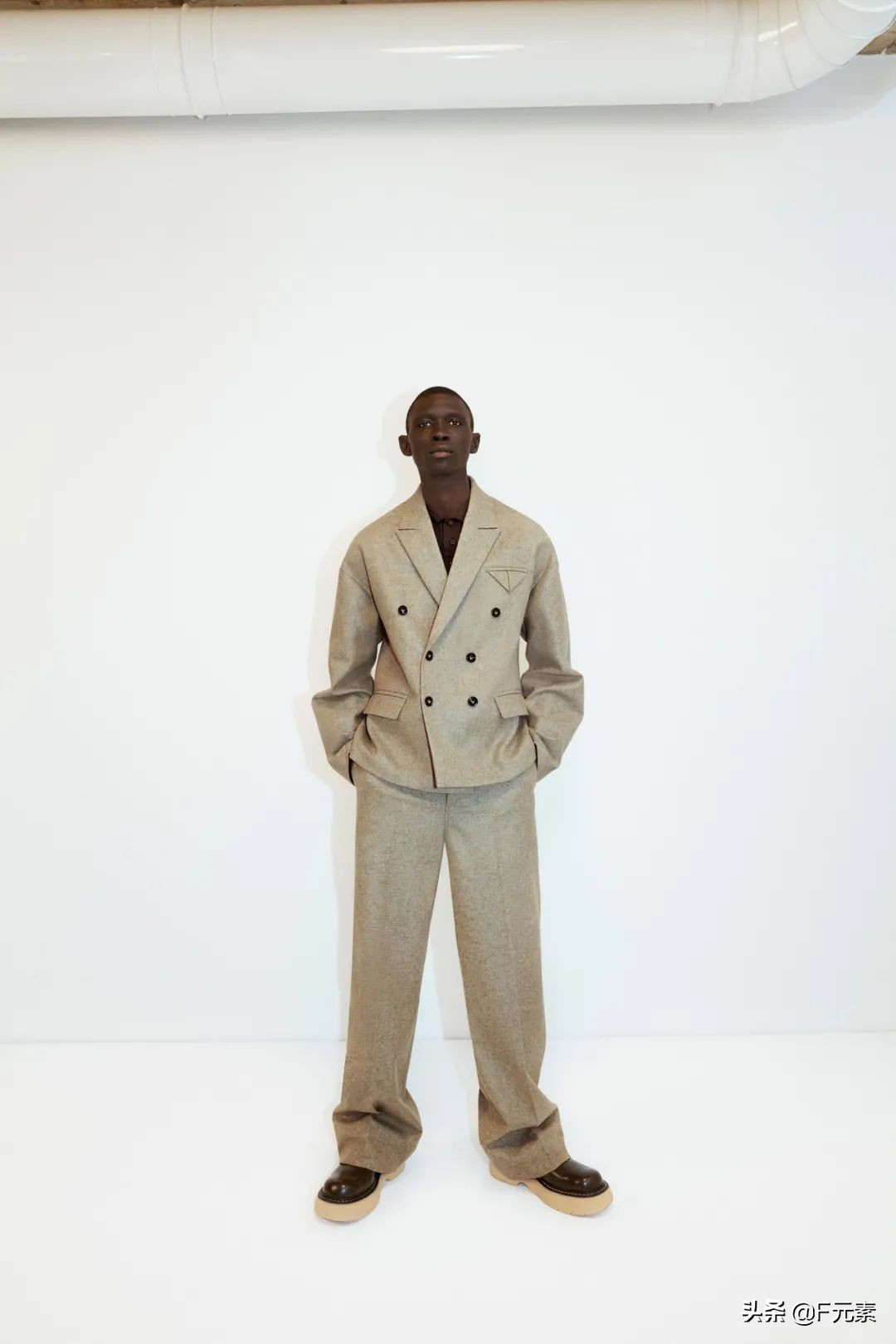 雕刻面料，BV不止有编织：BottegaVeneta2021度假系列