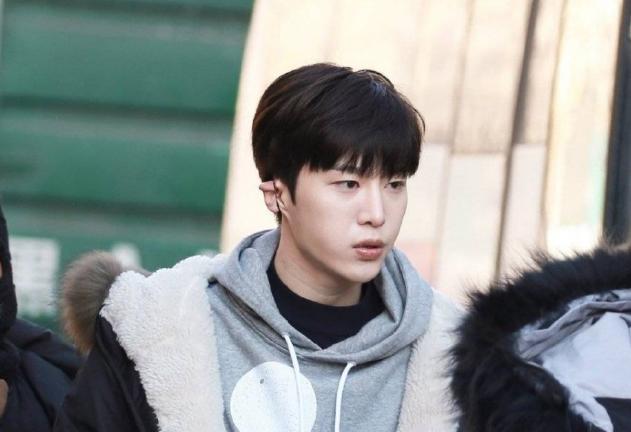 水肿张艺兴,张艺兴起床水肿