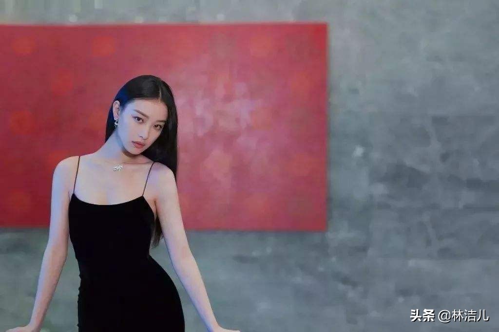 当钟楚曦和江疏影同穿印花连衣裙,倪妮钟楚曦写真