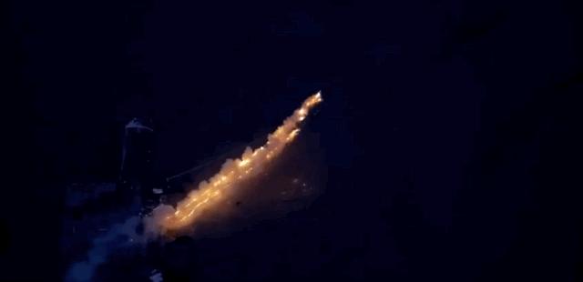 最会玩火的男人!他炸遍全世界却换来全网膜拜:美到窒息的神作