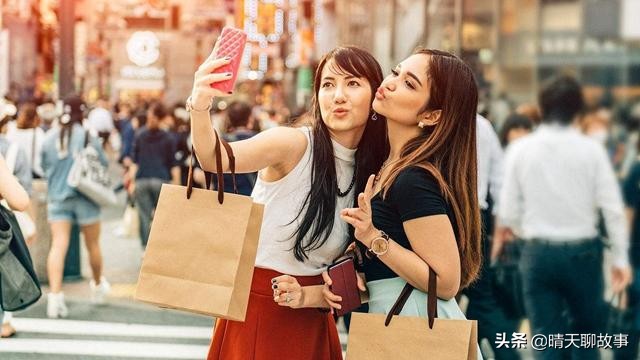日本女生在中国，喜欢买几种“便宜货”，游客：可以炫耀好多天