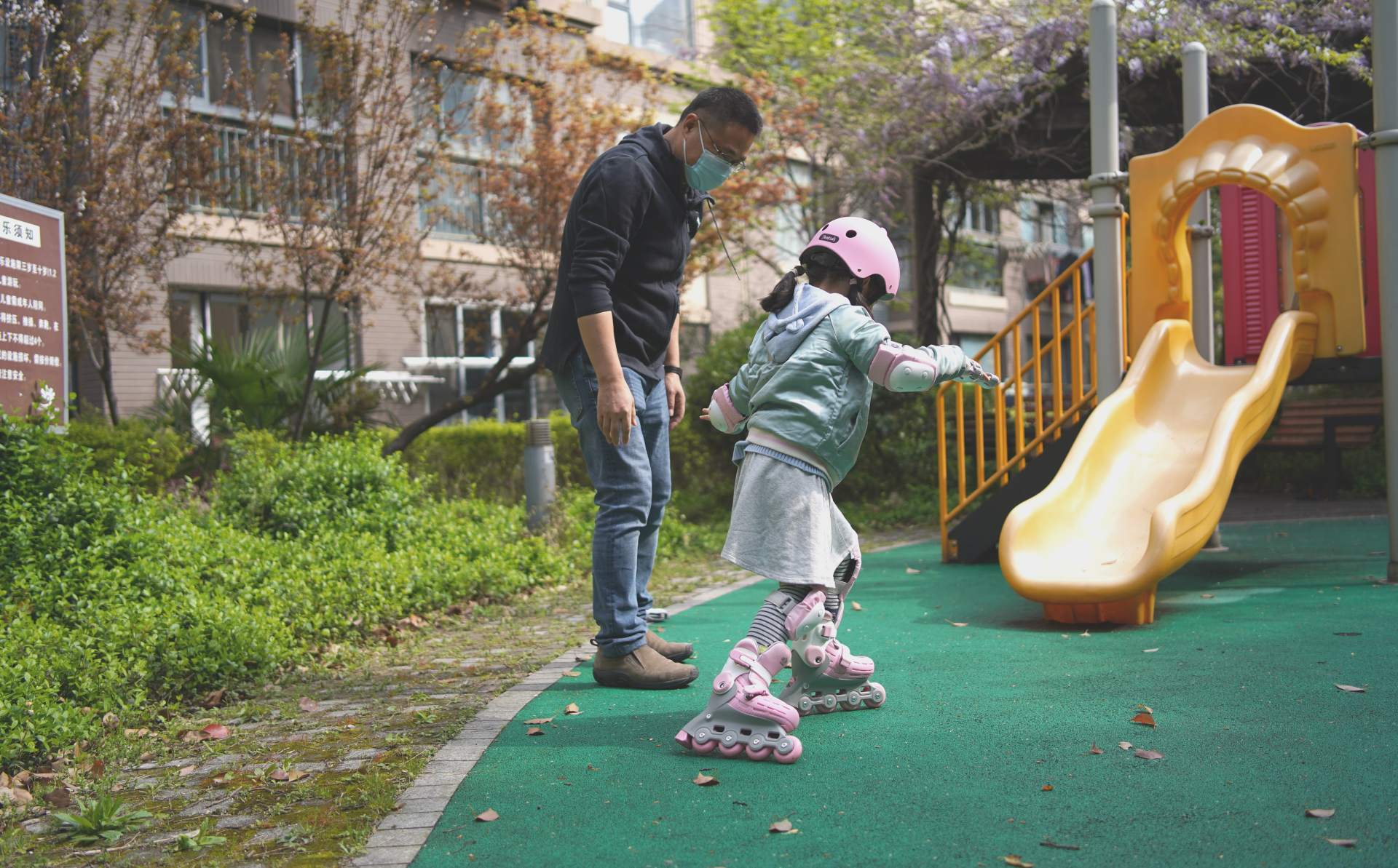 柒小佰儿童轮滑护具,柒小佰轮滑推荐