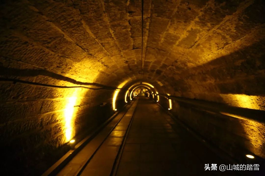 乐山嘉阳小火车值得去吗,嘉阳小火车与乐山大佛相隔多远