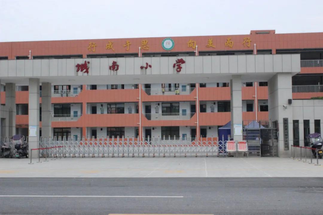 岳阳县曲赋协会在本县城南小学开展采风活动