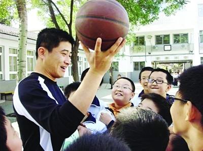 什么科的老师当班主任好,班主任是哪个科目的老师好