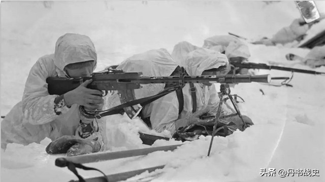 被士兵嘲笑“卡壳26型”，二战芬兰LS26型轻机枪，我国曾购买仿制