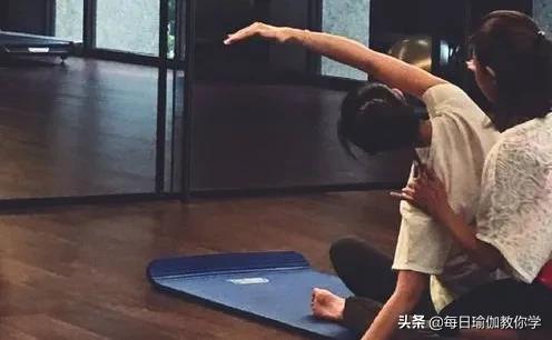 女星产后瑜伽,产后瑜伽每天必练8个动作