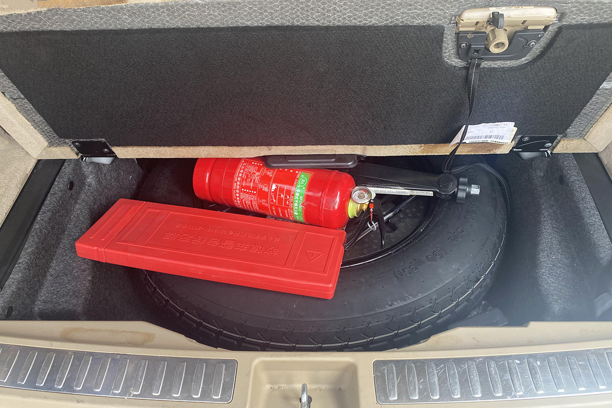 奔驰gl350柴油漏灰色粘液,个人奔驰gl350