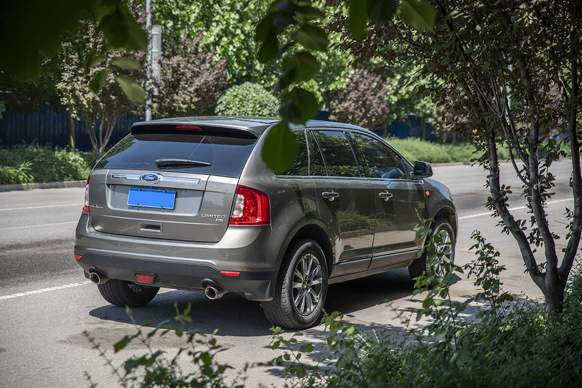 试驾福特新款福克斯视频,试驾老款福特福克斯两厢