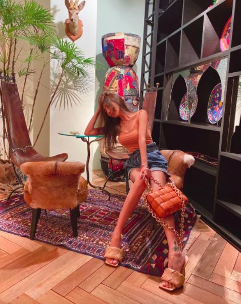 黄皮肤穿不了紫色,黄皮肤不能染什么颜色头发