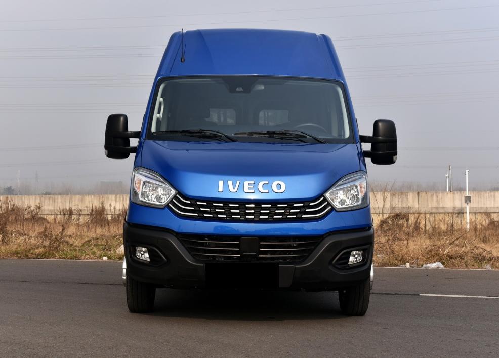 轻客对比皮卡,轻客和轿车哪个更结实