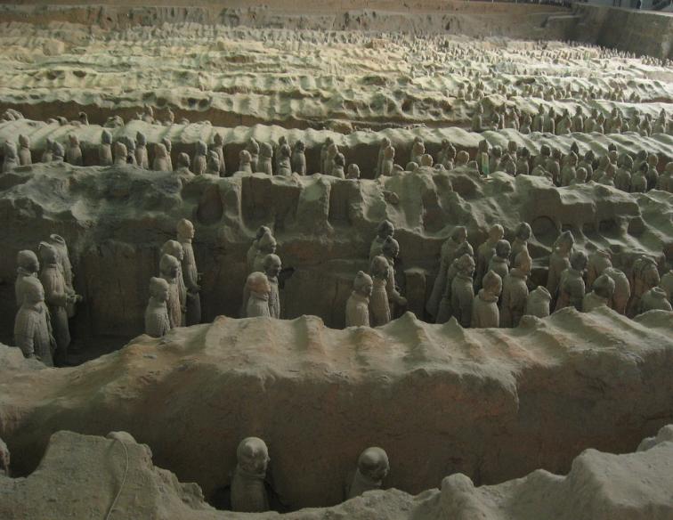 兵马俑本身的颜色是什么颜色,兵马俑在制作工艺上有什么特点