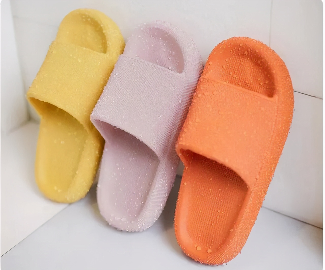 网红洞洞拖鞋简约踩屎感,踩屎感网红拖鞋厚5cm夏季