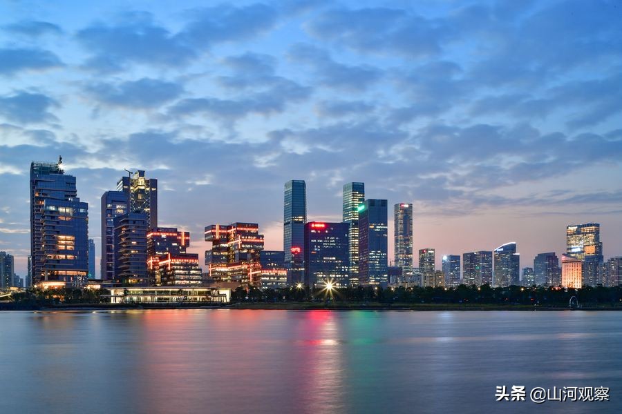 喀什和大连青岛深圳差别,山东和大连哪个城市发展好