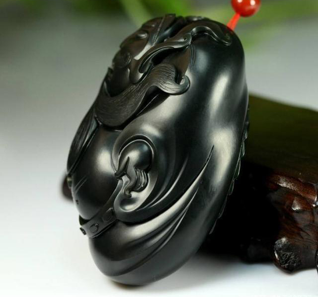 和田玉黑青籽有黑羊脂一说吗,它被誉为什么