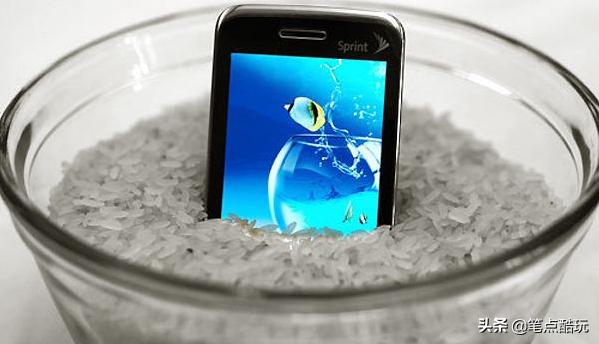 耳机进水了喇叭不响了,耳机进水了打不开