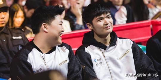 rng不敌g2最后一局选英雄阶段,rng失利后竟零换五完成团灭