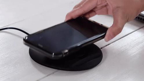 万能无线充电器怎么给手机充电,如何用无线充电器给手机充电