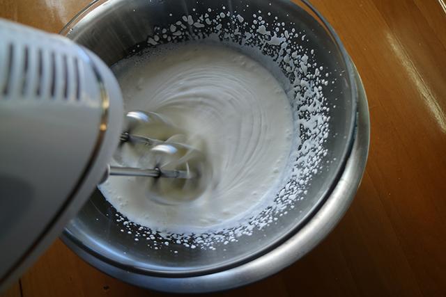 烘焙新手入门教程如何打发奶油,烘焙基础教学之打发淡奶油