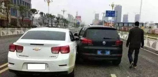 别人刮到你的车逃跑了怎么办？老司机教你两招，让对方乖乖跑回来