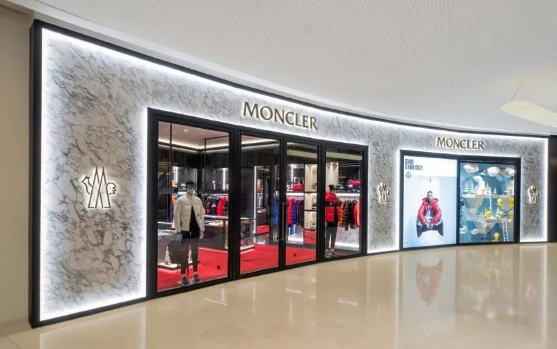 李佳琦推荐的万元羽绒衣20秒卖光，中国消费者真的“不差钱”？