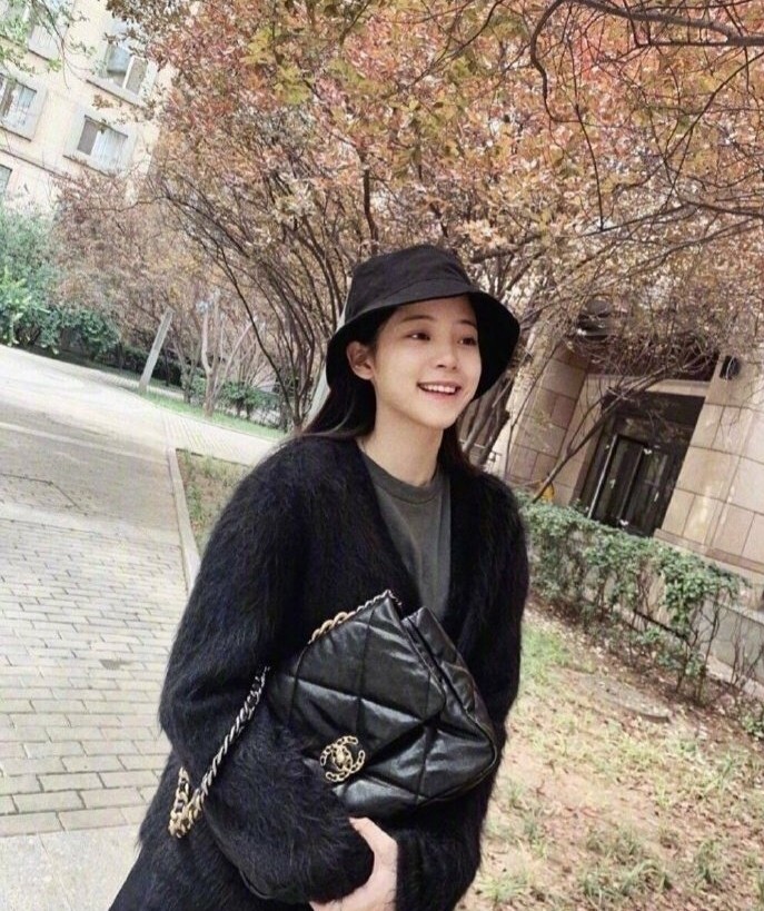 盘点娱乐圈00后漂亮妹妹们的穿搭,有你中意的那位吗?