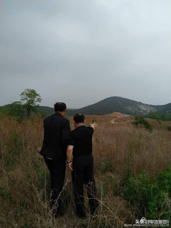 时隔多年老连长带老兵回归军营,三位老战友回忆当年军旅