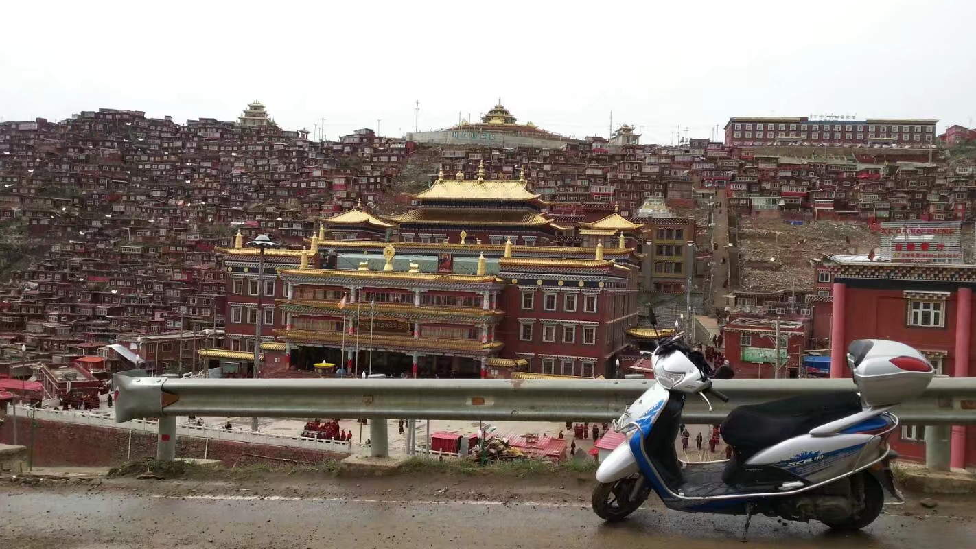 故事:那个骑上摩托去拉萨的姑娘,达成所愿时,是49岁