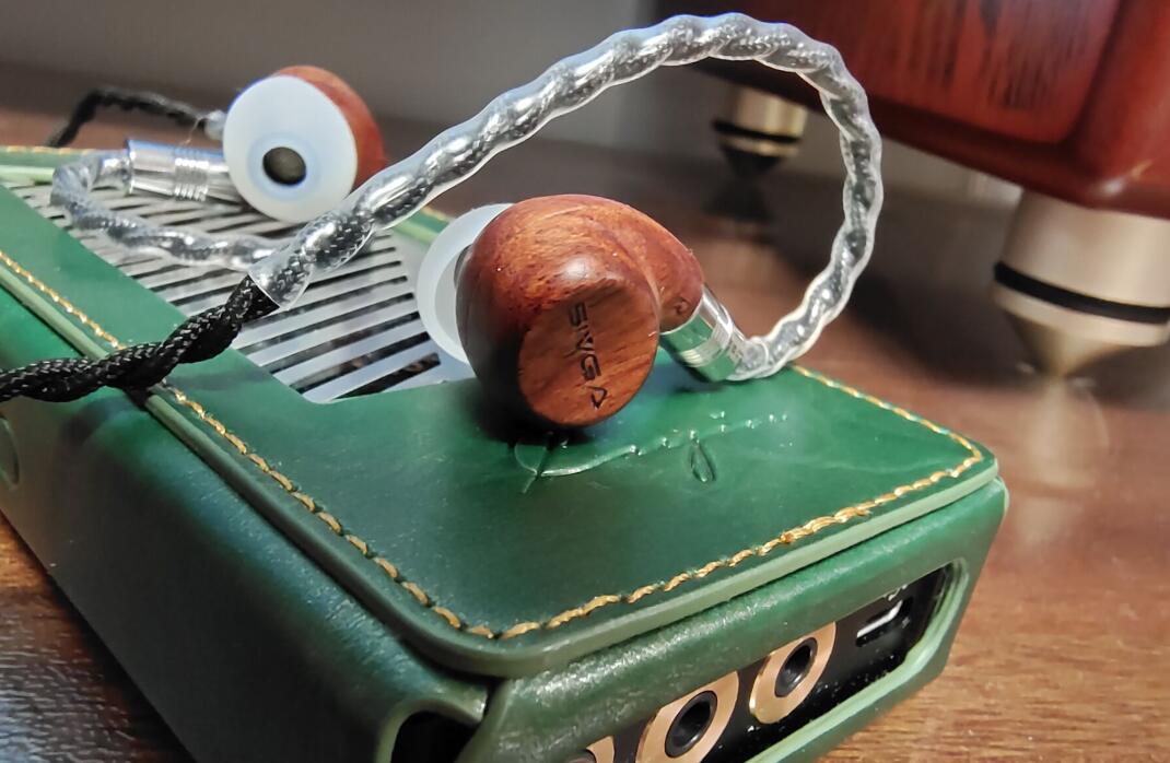 买的耳机总是用一阵子就坏了,买了新的耳机发现旧的好用了