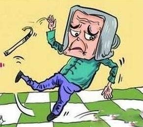 老人涂抹活络油,老人用活络油