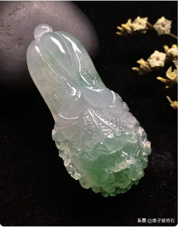 假翡翠是用什么石头做的,假的翡翠是用什么做的