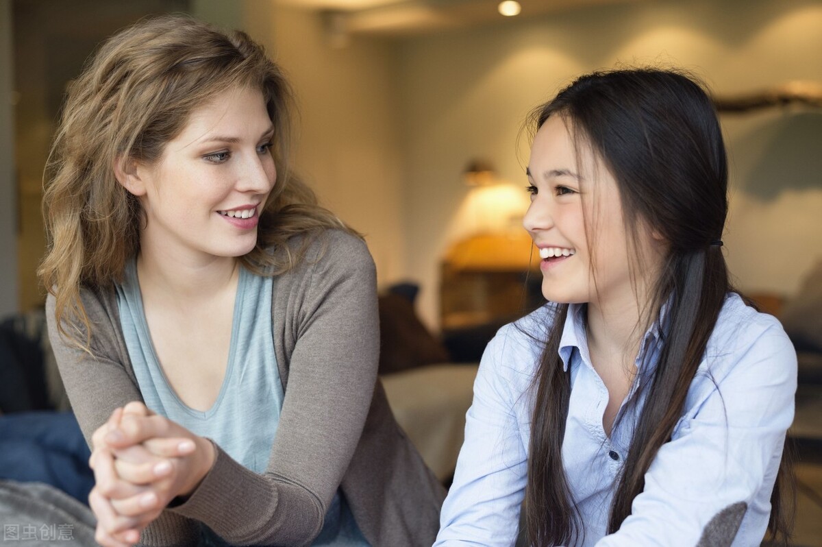 女生崴脚把脚踝扭伤了,25岁已婚姑娘脚扭伤