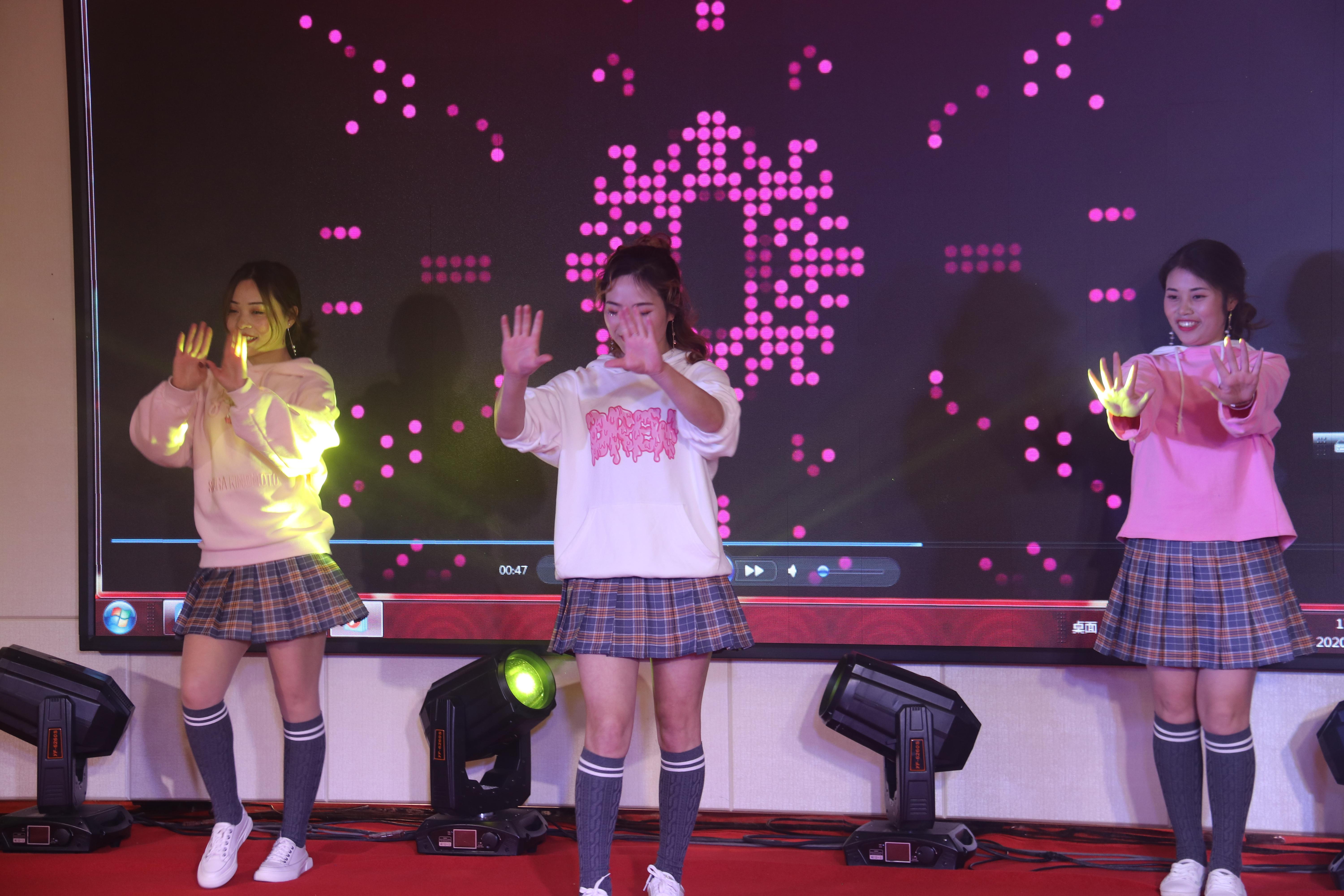 兴义美胸皇后年度颁奖盛典现场精彩连连