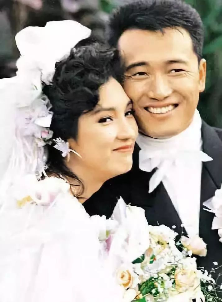 钟楚红为亡夫承诺终生不嫁,用情专一的钟楚红