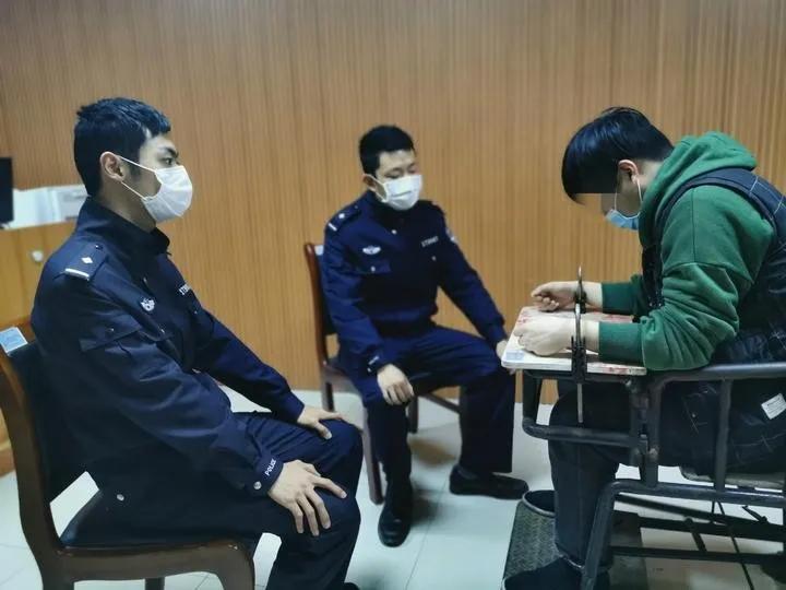 小伙倒卖口罩赔100万,男子贩卖口罩113万