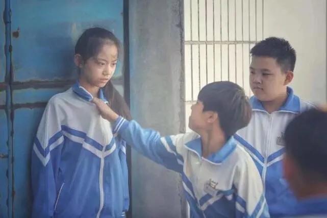 17岁少年被诊断为易性癖,受不了各种折磨,最终在重庆自杀