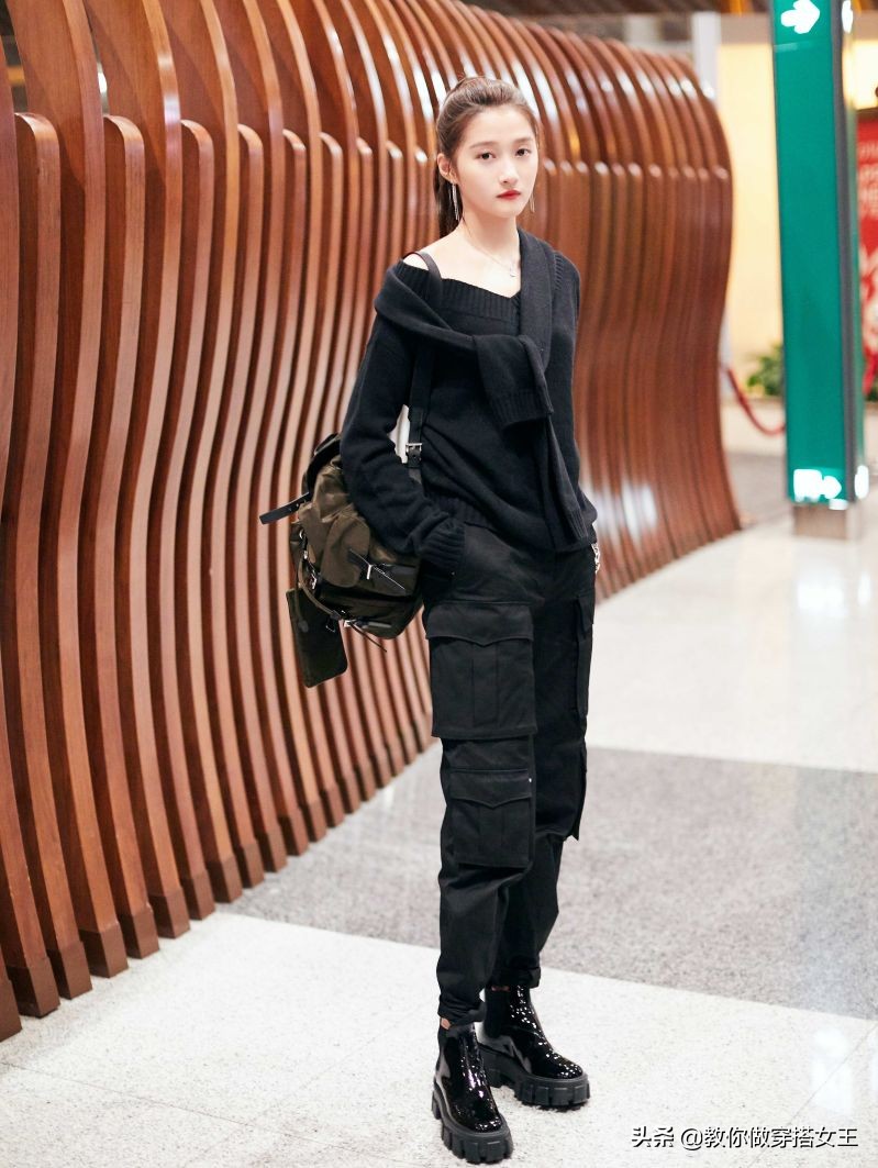 2020最潮搭配少不了这一条工装裤,初秋工装裤搭什么上衣