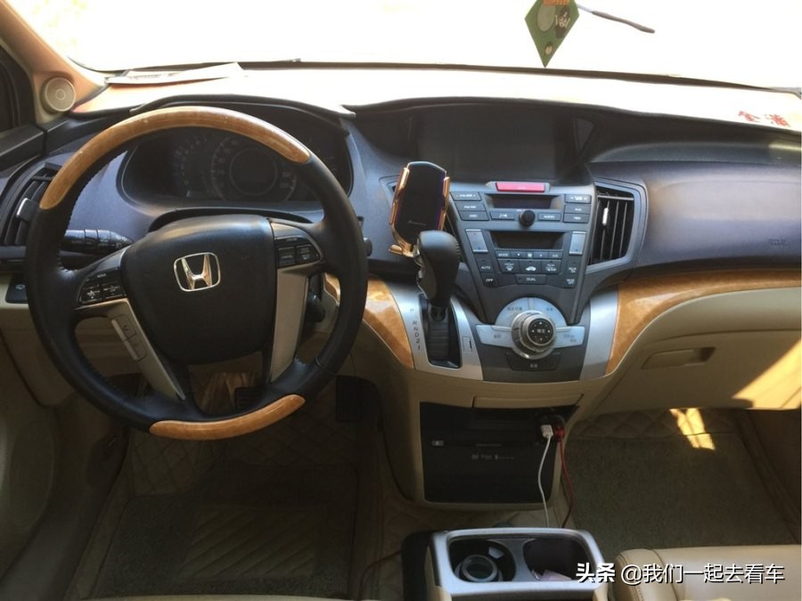 朋友买了台118万的车,朋友10万买的车