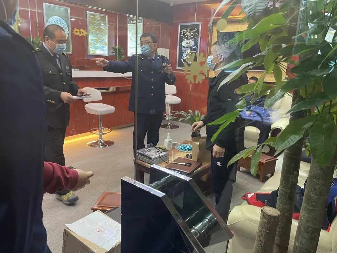 把百万名表恶意修坏!我们暗访这家“亨得利”又发现另一个惊天大瓜