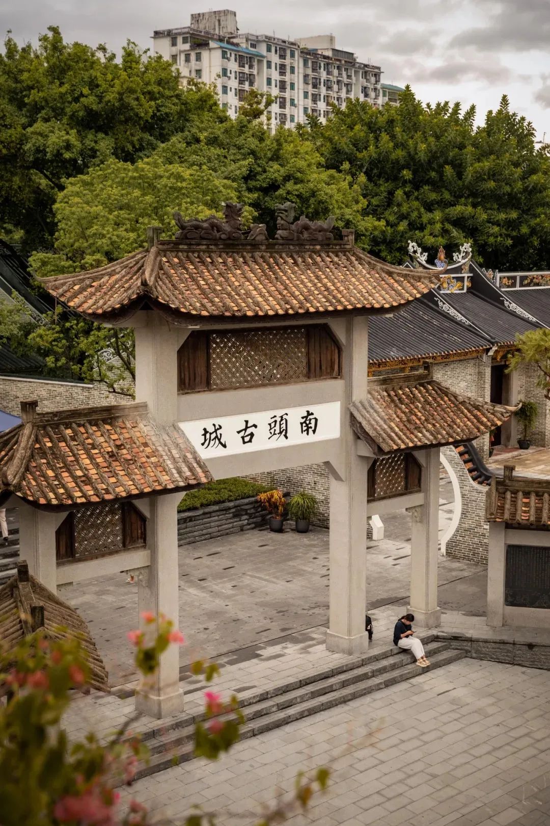 深圳花了17个月，“赶走了”居住在千年古城里的30000人