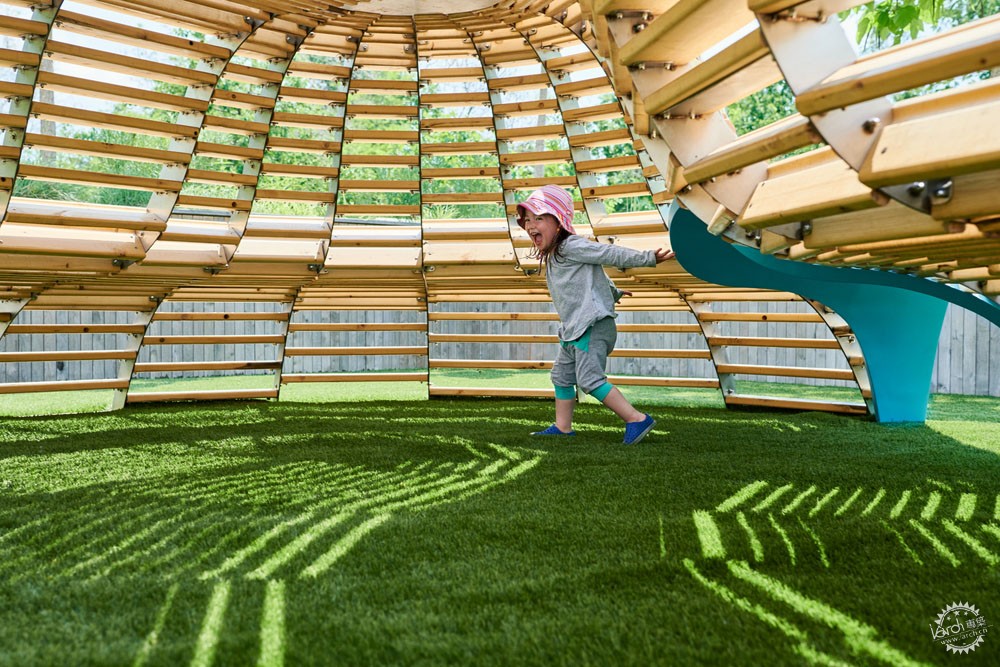 在鸟巢里攀爬,像鸟儿一样高飞丨NEST交互式游乐场