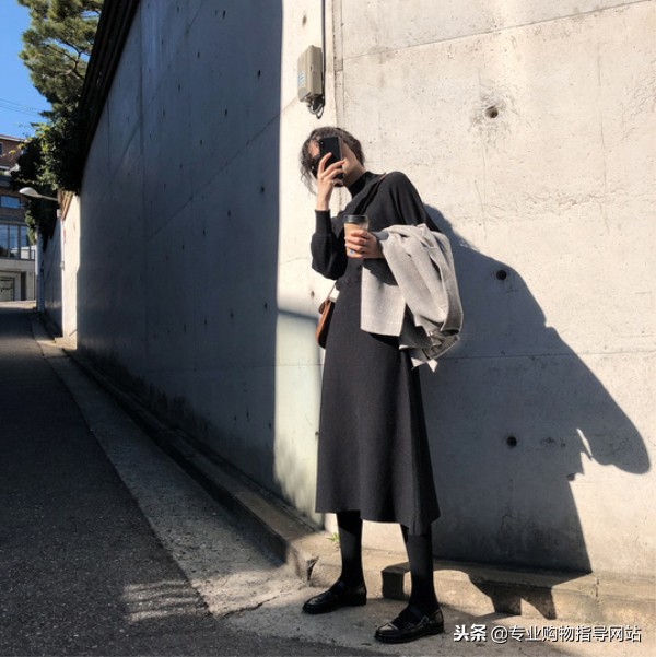 秋冬最高十几度穿搭显瘦,冬季直筒黑裤子穿搭