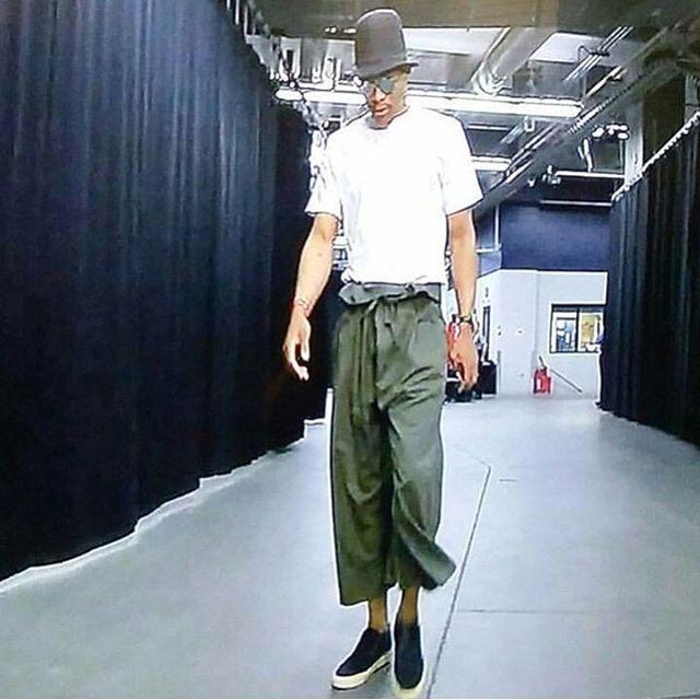 威少穿羽绒服,威少离谱穿搭