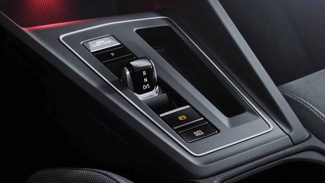 高尔夫8香不香,高尔夫8要买珠光白还是月岩灰