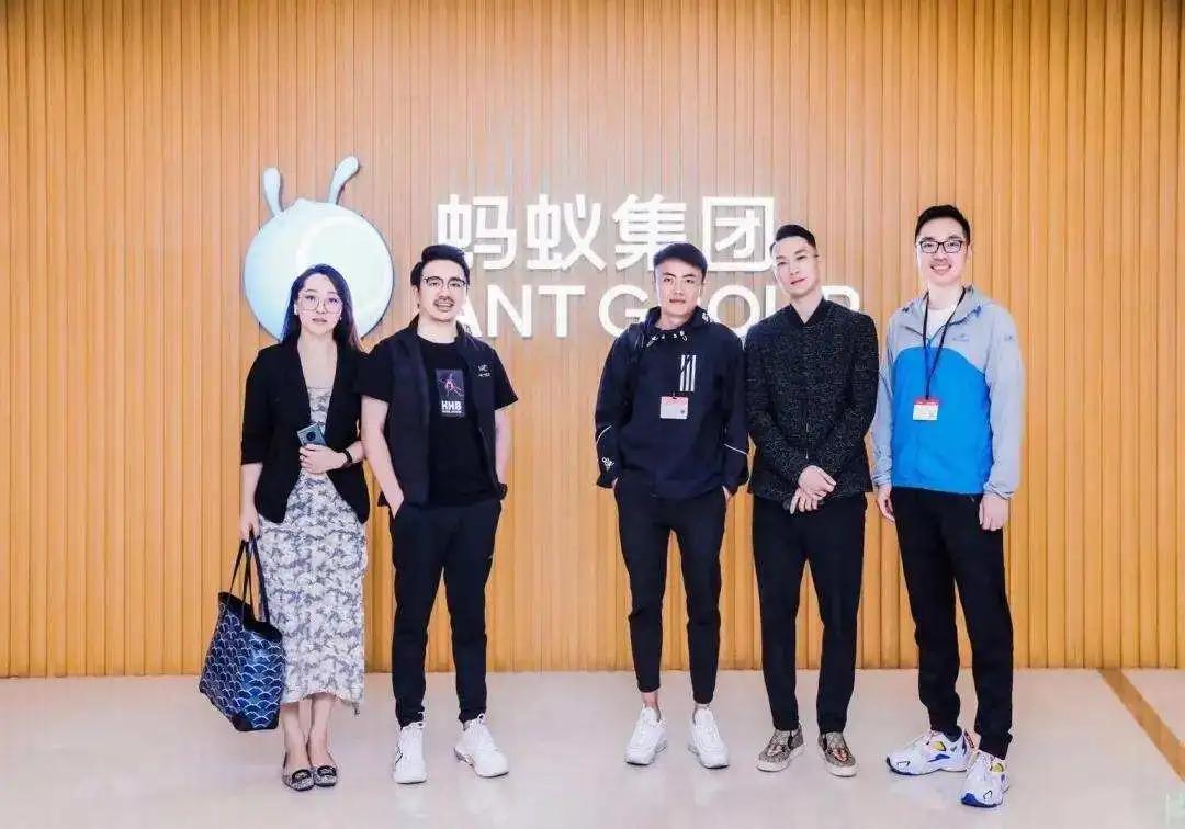 鎶栭煶绾汉鑰佺邯涓汉璧勬枡,鎶栭煶涓殑鑰佺邯鏄皝