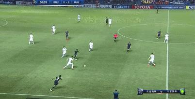 他是韩版王刚，由前锋改打边后卫后，终成韩国一代名将