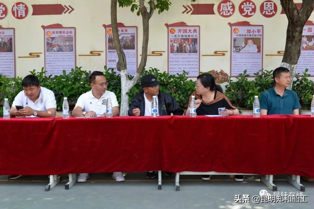 有限的场地无限的足球--新迎二小首届昆陆敦搏杯班级足球联赛开幕