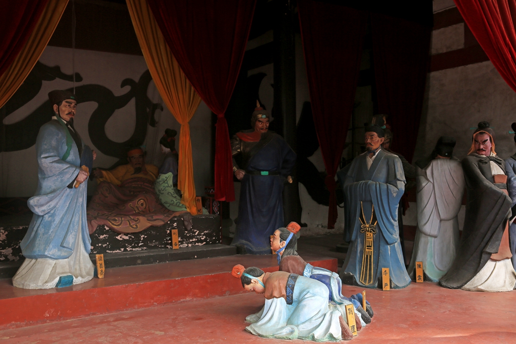 朝辞白帝彩云间中的白帝是指什么,朝辞白帝彩云间中提到的白帝