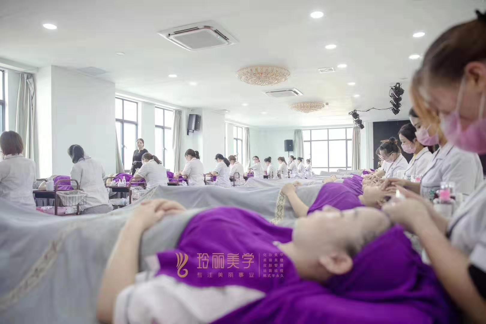 吴川学化妆培训班比较有名,龙川哪里学纹绣