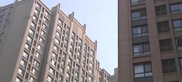 事还没说拿个锤？郑州和昌悦澜北苑小区物业打业主？业主：黑社会！